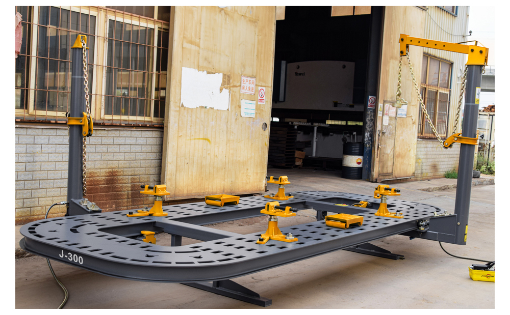 The Auto Body Frame Machine manufacturer tells you how to use the frame machine to repair the vehicle